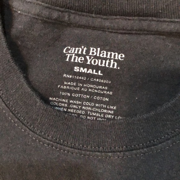 Can’t blame the youth Tee - Picture 6 of 7
